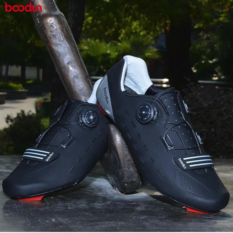 

Boodun Carbon Fiber Road Bicycle Shoes Sapatilha Ciclismo Self-locking Ultralight Breathable Waterproof Non-slip Cycling Shoes