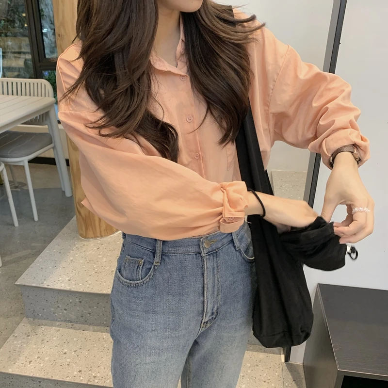 

Женские топы и блузки в Корейском стиле, однобортные свободные однотонные повседневные блузки с отложным воротником и бантом на спине