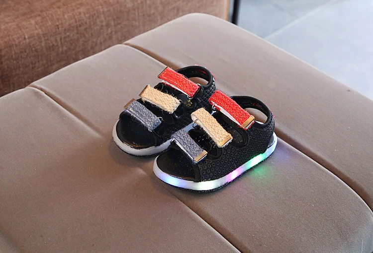 Новые летние детские светящиеся сандалии для мальчиков и девочек с подсветкой Спортивная повседневная легкая обувь детская обувь на плоской подошве пляжная кожа