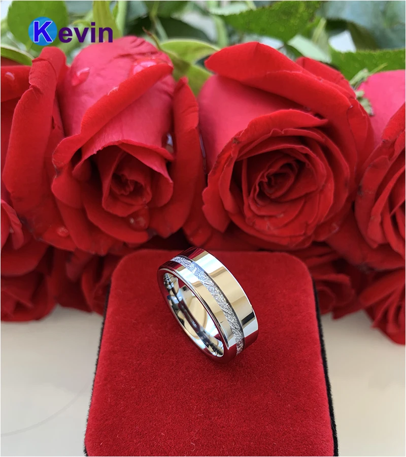 Плоское кольцо с вольфрамовой инкрустацией для мужчин и женщин яркой