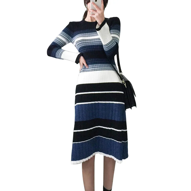 Женское платье свитер NORMOV черное облегающее в полоску с круглым вырезом и