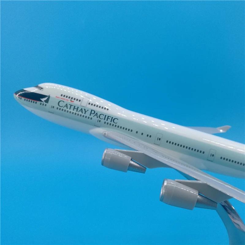 Самолёт из литого сплава 32 см в масштабе 1:200 Боинг B747 авиакомпании Гонконг Катай