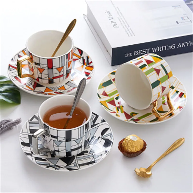 

Hot Sell Creative Geometric British Style Handle Bone China Coffee Cup and Saucer Ceramic Tea Cup Afternoon Tea Cup Water Cup