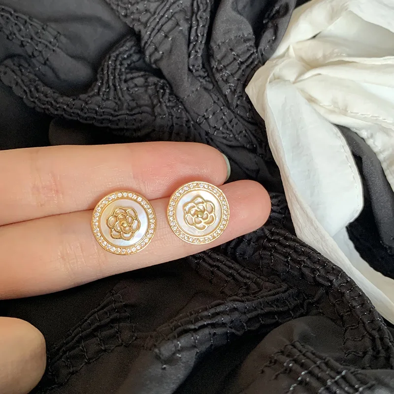 

Fashion Korean Jewelry High Sensation Shell Flower Round Earrings for Women Luxury Girl Unusual Geometric Earrings New 2021