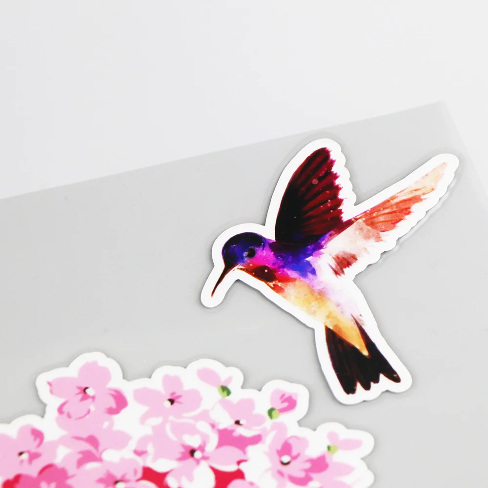 

YOJA 2020.8CM Hydrangea Flying Bird Classical Vinyl Car Stickers Rear Windshield Decoration Accessories 19B-0063