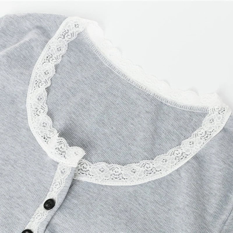 Женское кружевное платье карандаш однотонное облегающее с пуговицами и круглым