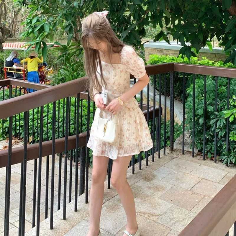 

Chic Elegant Floral Dresses Woemn Casual Short Sleeve Vintage Mini Dress Korean Fashion Summer Beach Dress Females Square Collar
