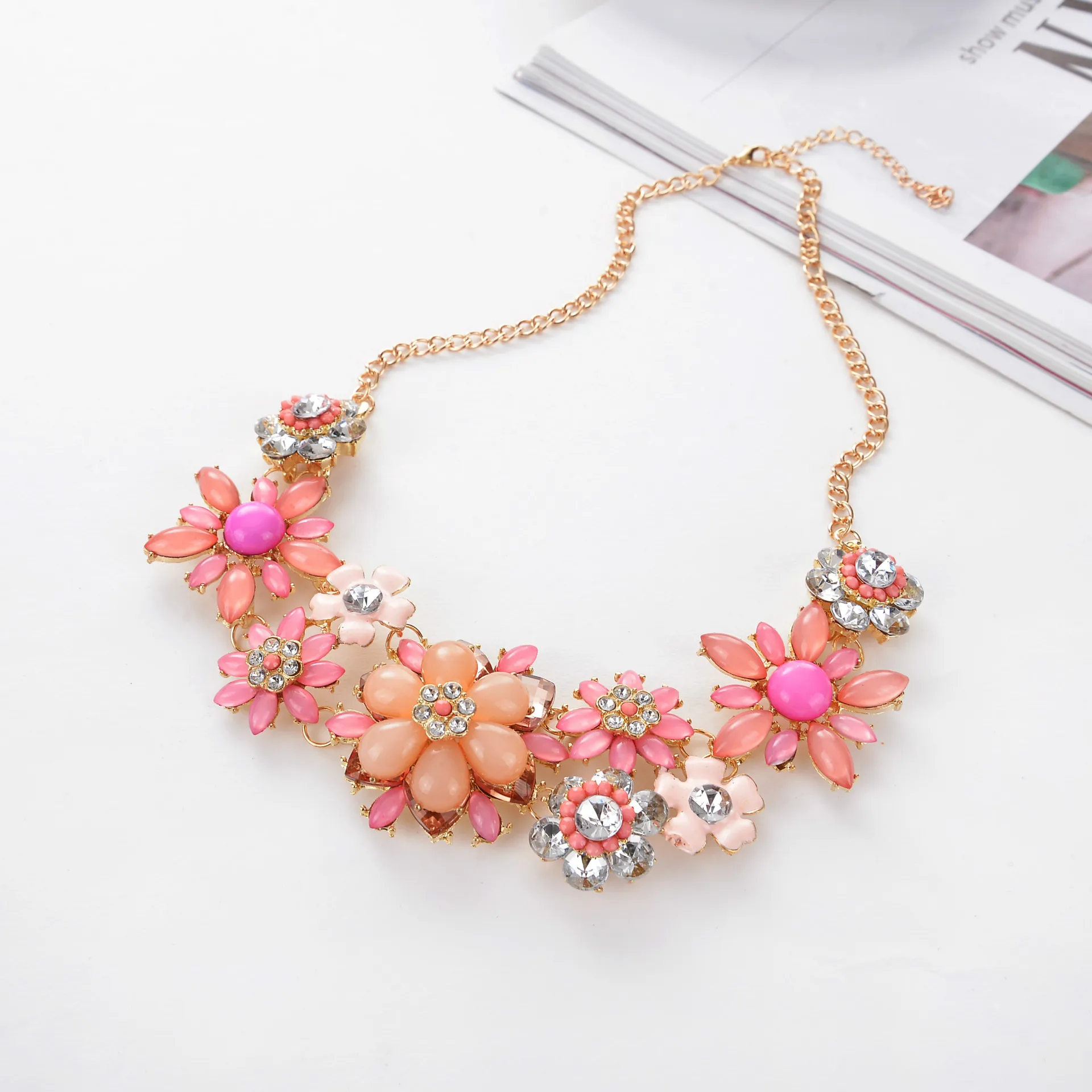 

Exaggerated Flower Noble Necklace For Women Jewelry Atmospheric Luxury Necklaces & Pendants White Pink Red Flowers Necklace J121