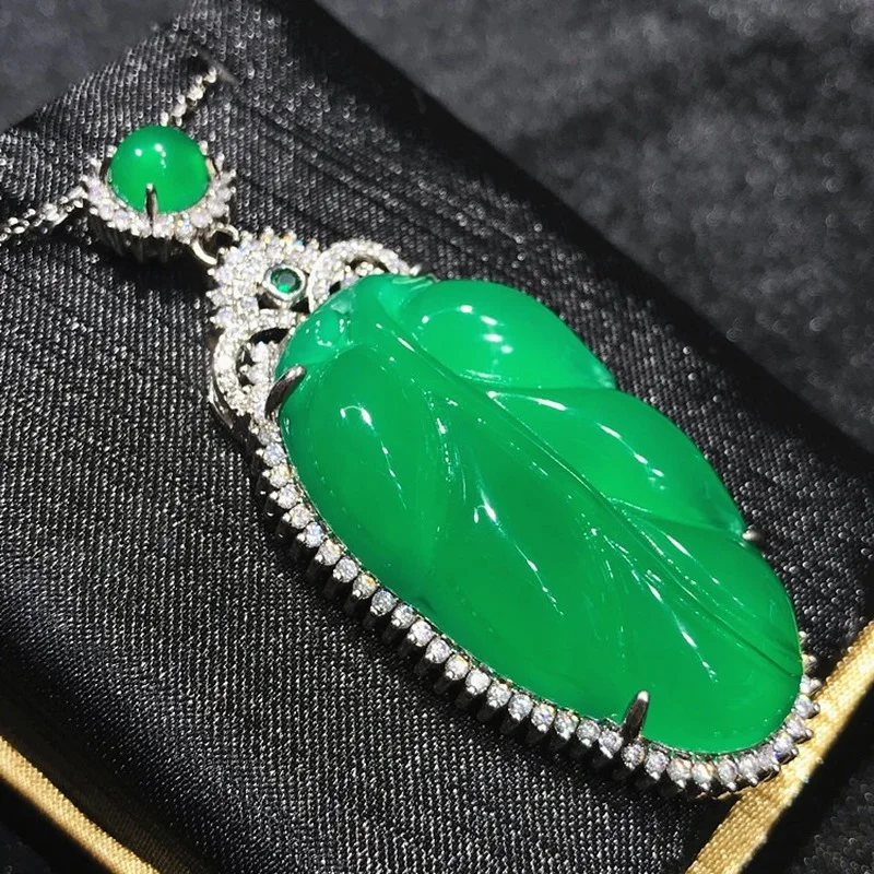 

High Ice Green Chalcedony Large Leaf Inlaid Pendant Natural Agate Female Gold Branch Jade Leaf Fashion Trend Pendant