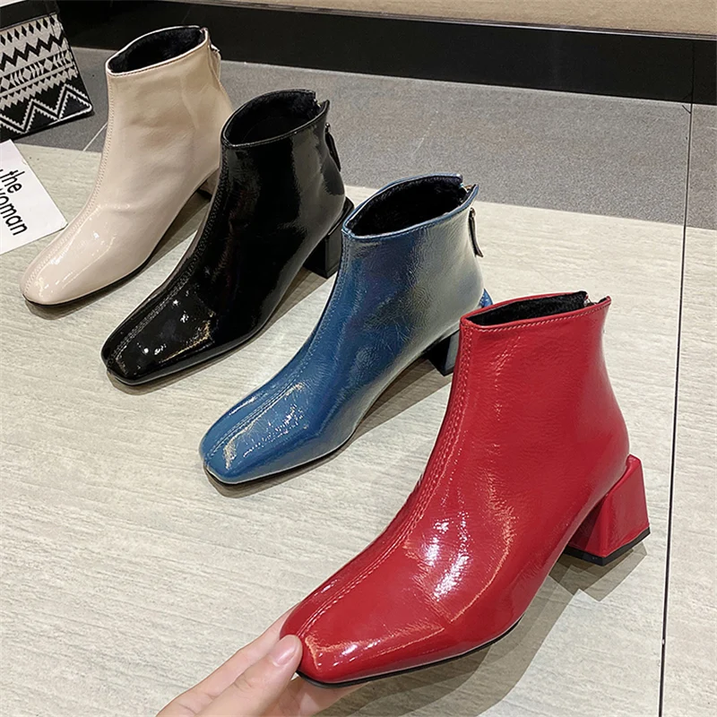 Женские ботинки из лакированной кожи синие или черные на массивном высоком