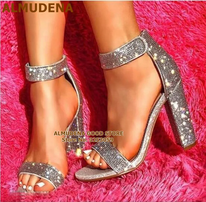 ALMUDENA/Серебристые стразы на не сужающемся книзу высоком массивном каблуке