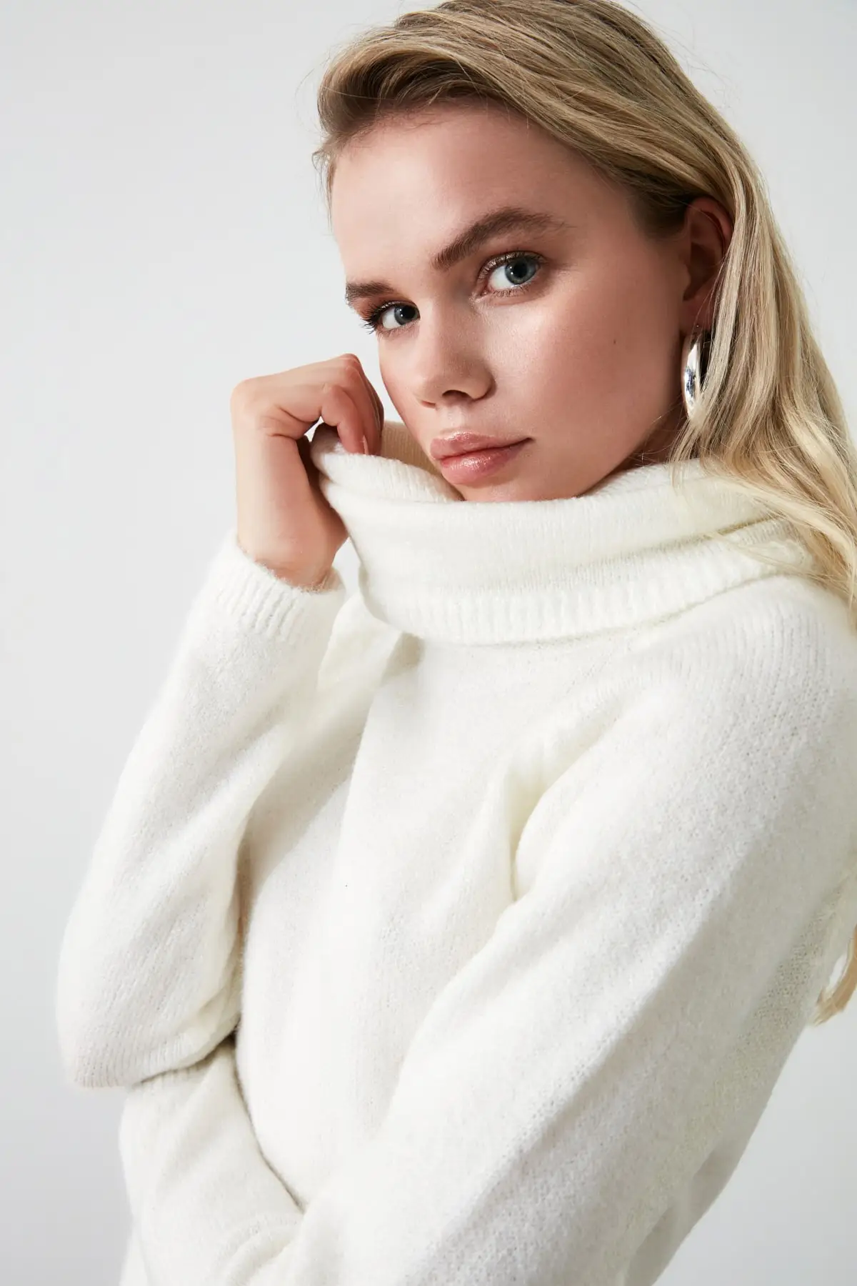 

Trendyol Women Navy Blue Turtleneck Sweater Sweater TWOAW20FV0037