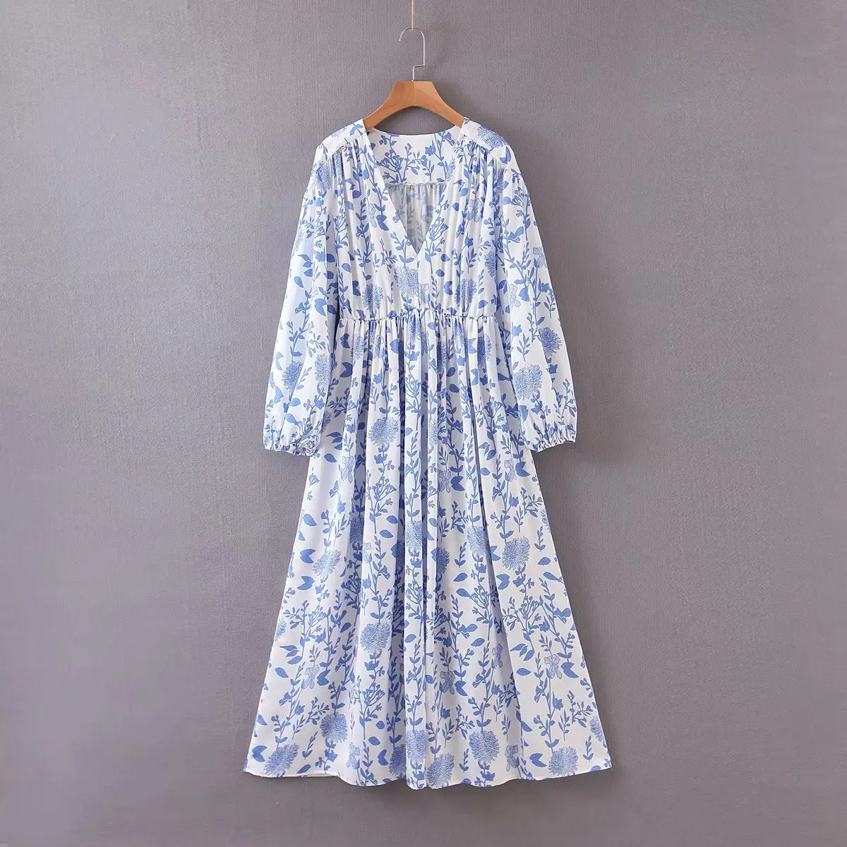 Женское платье в европейском стиле сине белое с фарфоровым принтом модель XDL2605 на