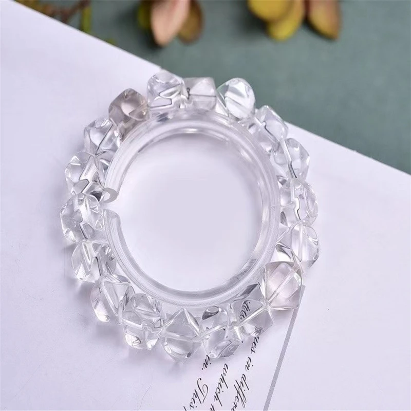 Браслет ручной работы с кристаллами кварца стрейчевый прозрачный кристалл