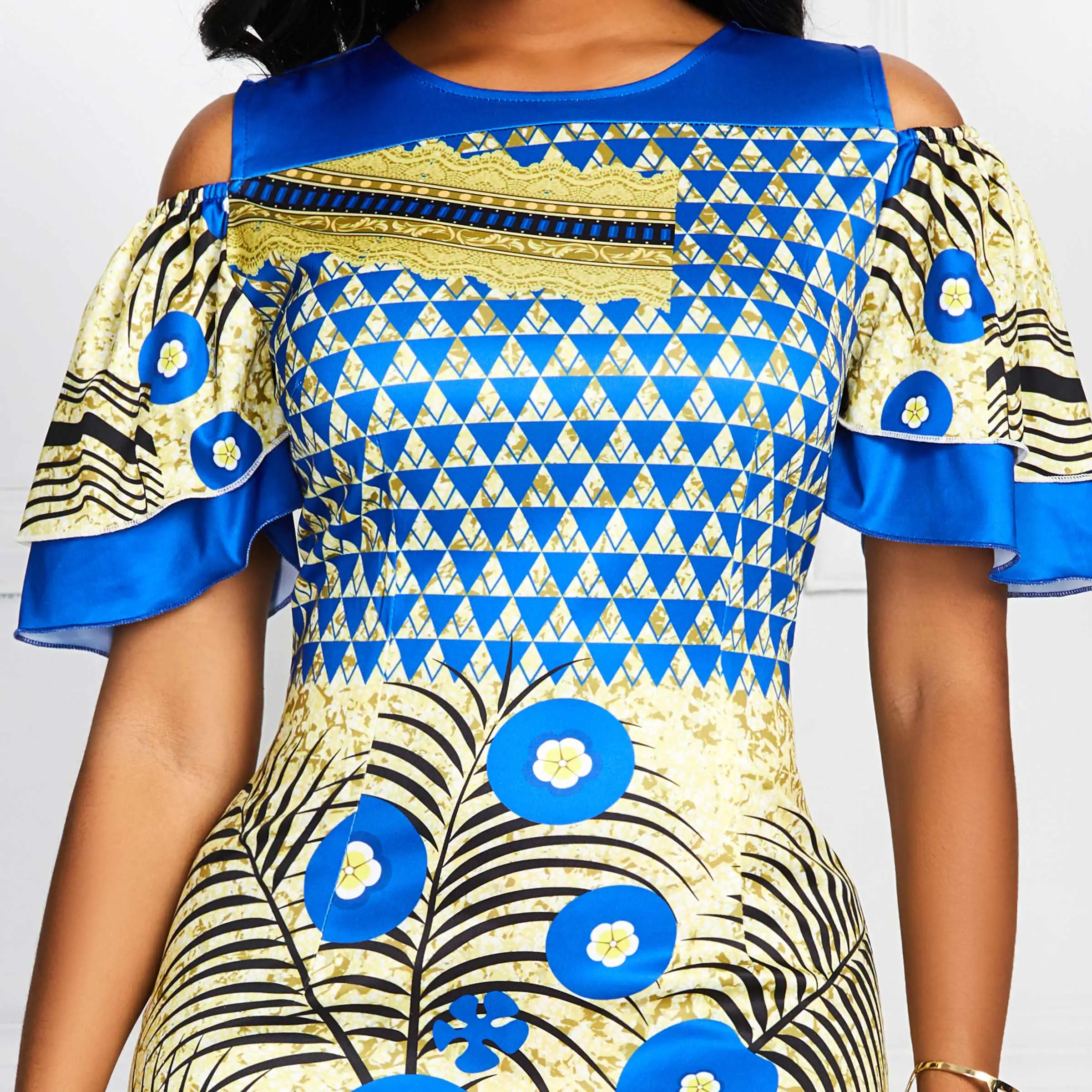 Женское вечернее платье с открытыми плечами элегантное цветочным принтом и