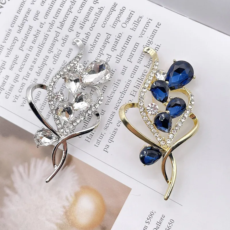 

Elegant Flower Royal Blue Crystal Brooch Pins for Women Suit Coat Sweater Corsage Banquet Clothes Jewelry Accessories Gift