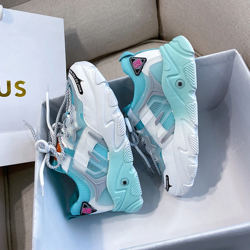 Кроссовки женские массивные сетчатые на шнуровке высотой 5 см Вулканизированная