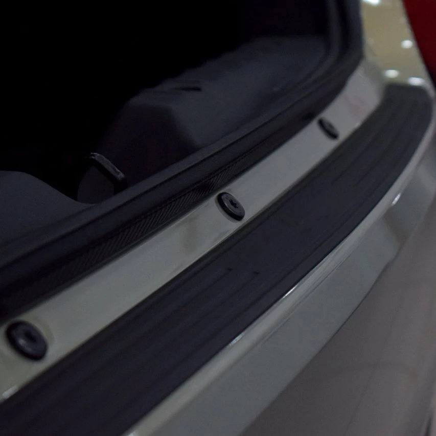 Резиновая защита для заднего бампера накладка на задний бампер из резины Лада