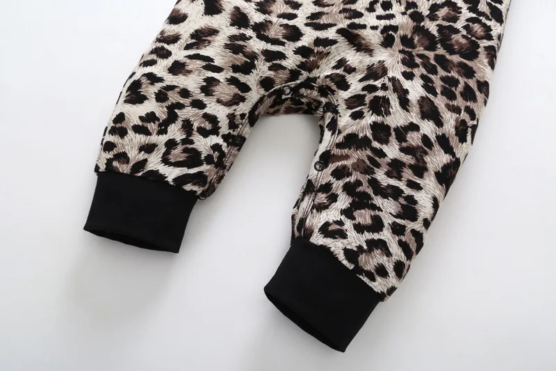 Новинка 2020 года Сезон весна-лето Модели Цельнокроеная одежда с короткими