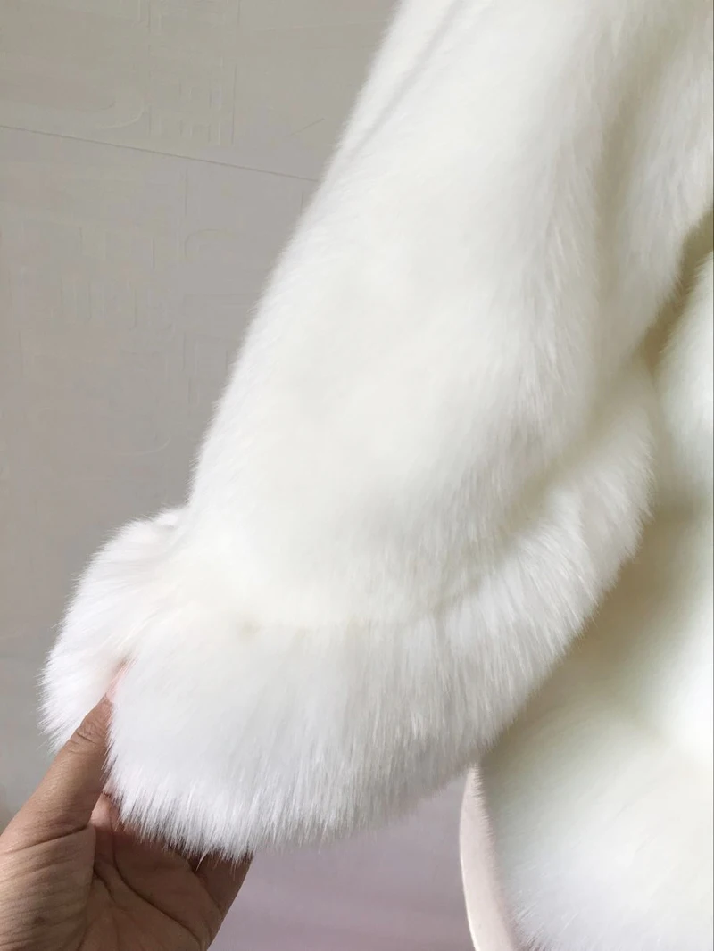 

High Quality Luxurious Winter Women Faux Fox Fur Coat Wedding Bride Faux Fur Poncho gilet fourrure femme chalecos de pelo mujer