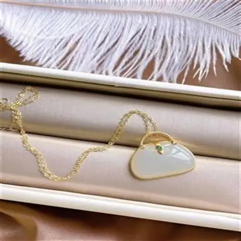 

S925 Sterling Silver Gilding Inlaid Natural Hetian Jade Small Bag Pendant Necklace Gilding Craft Lasting Color Retention