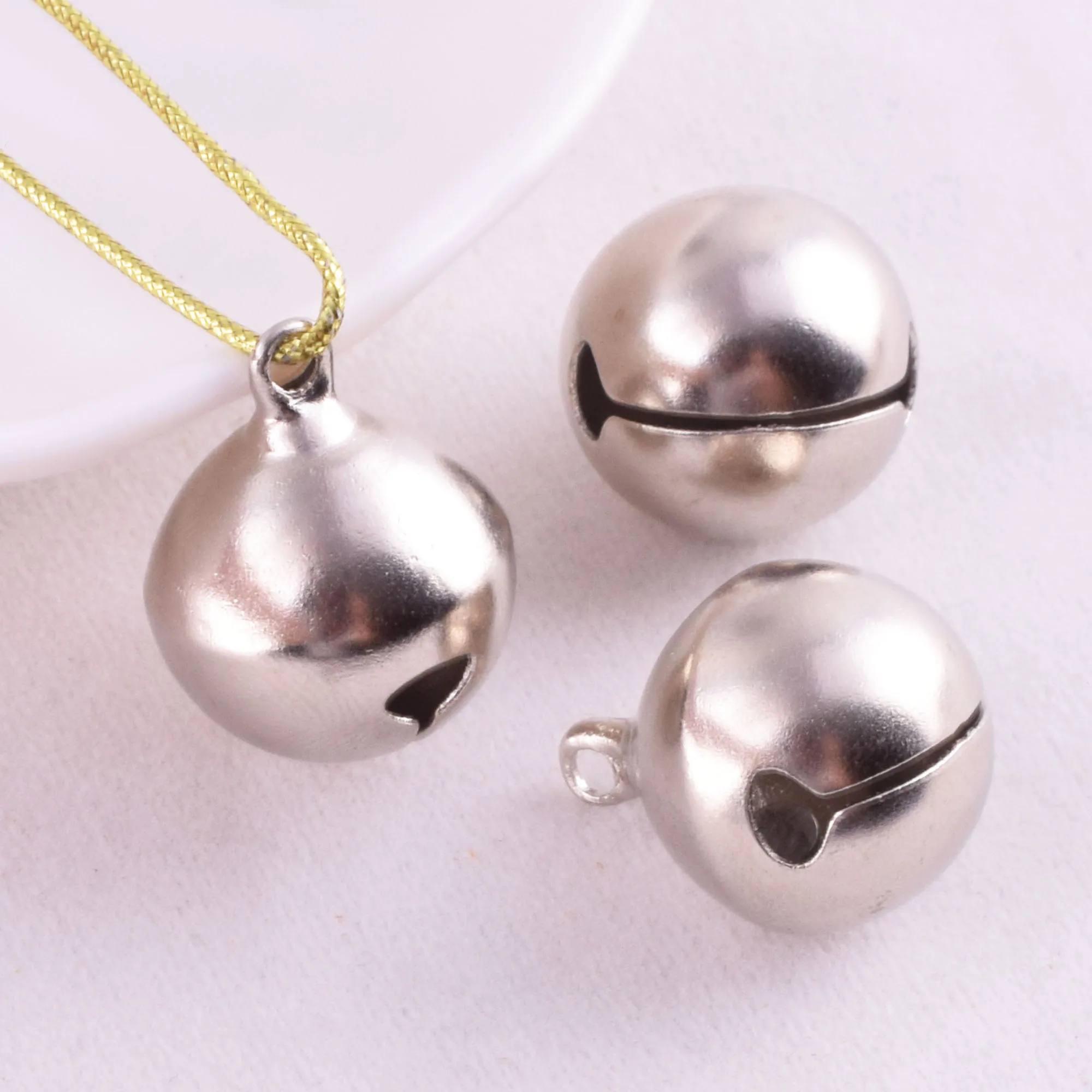 

Большие колокольчики соomth 3/4 дюйма, Рождественские Подвески, колокольчики для рукоделия, бусины россыпью для творчества, ювелирный колокол ...