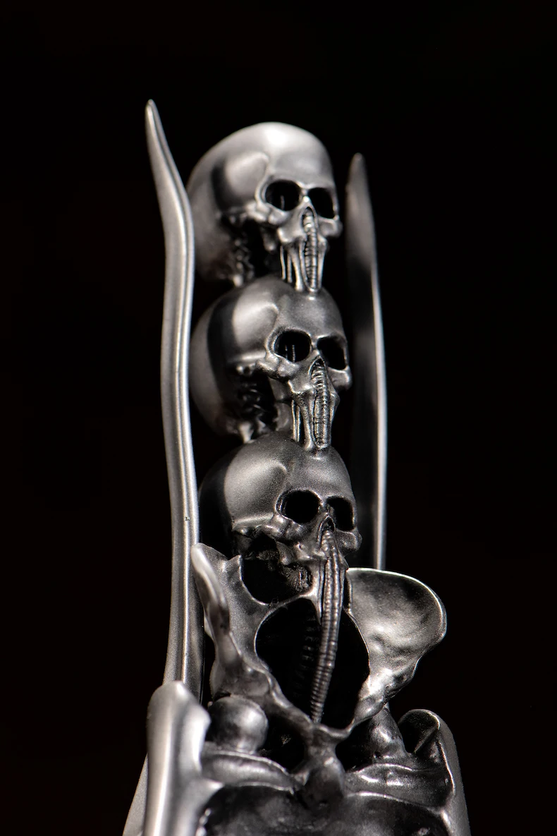 H. R. GigerHarkonnen Stuhl Skull Edition Fertig-Modell 1:6 model Cold cast aluminum Bars Decoration 40cm Sculpture