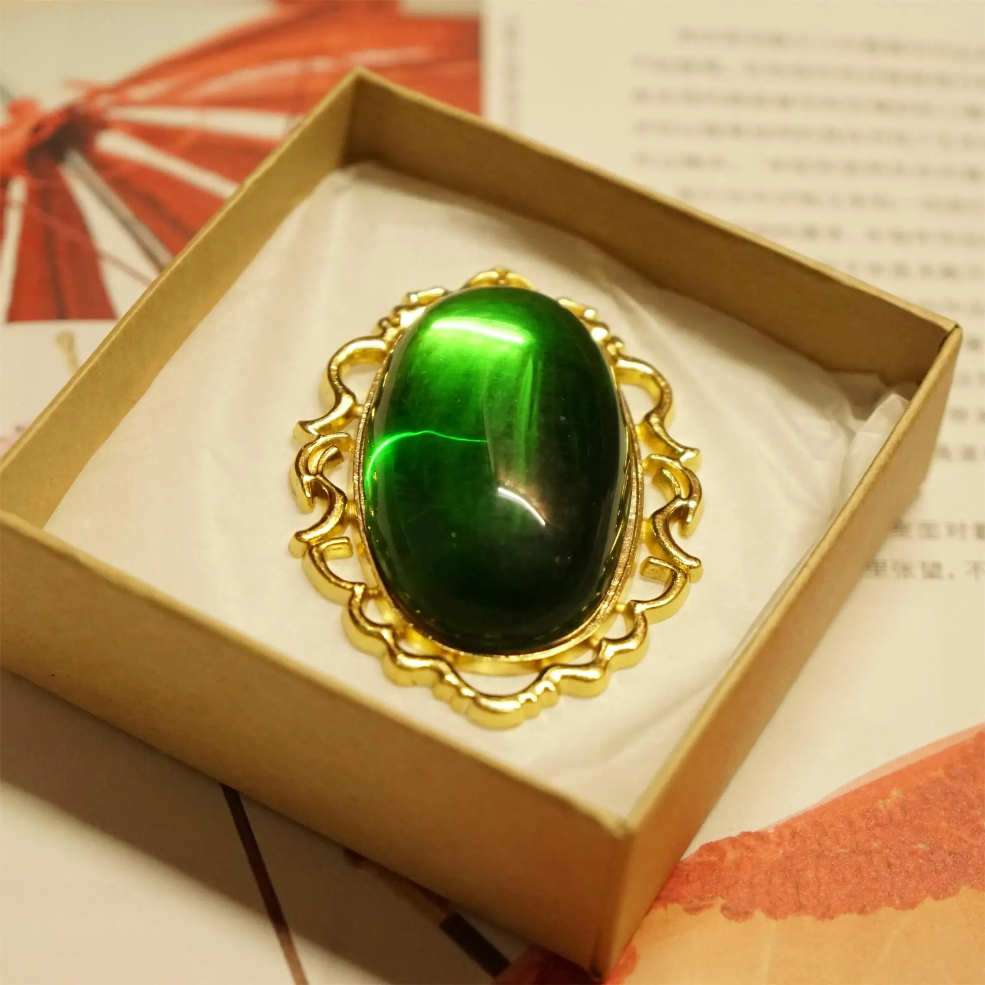 

Violet Evergarden pendant gem badge cosplay accessories Anime peripheral pendant Little Zuo's big eyes Creative birthday gifts