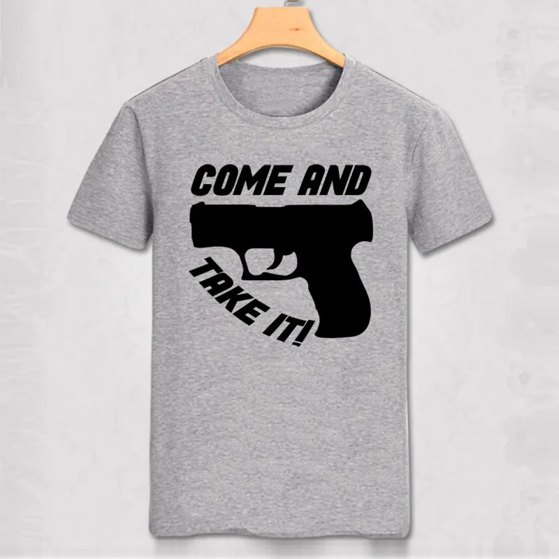 

Футболка с надписью «прийти и возьмите это оружие»