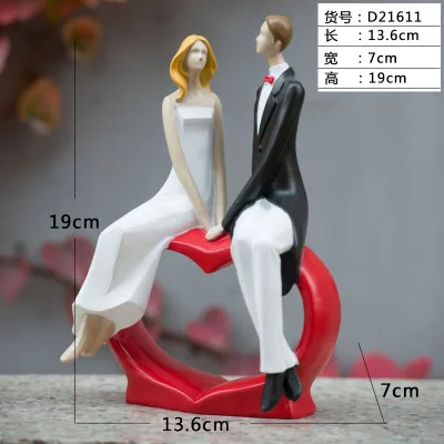 

European-style character betrothal and wedding wine cabinet decoration Send boudoir honey home decoration Statues