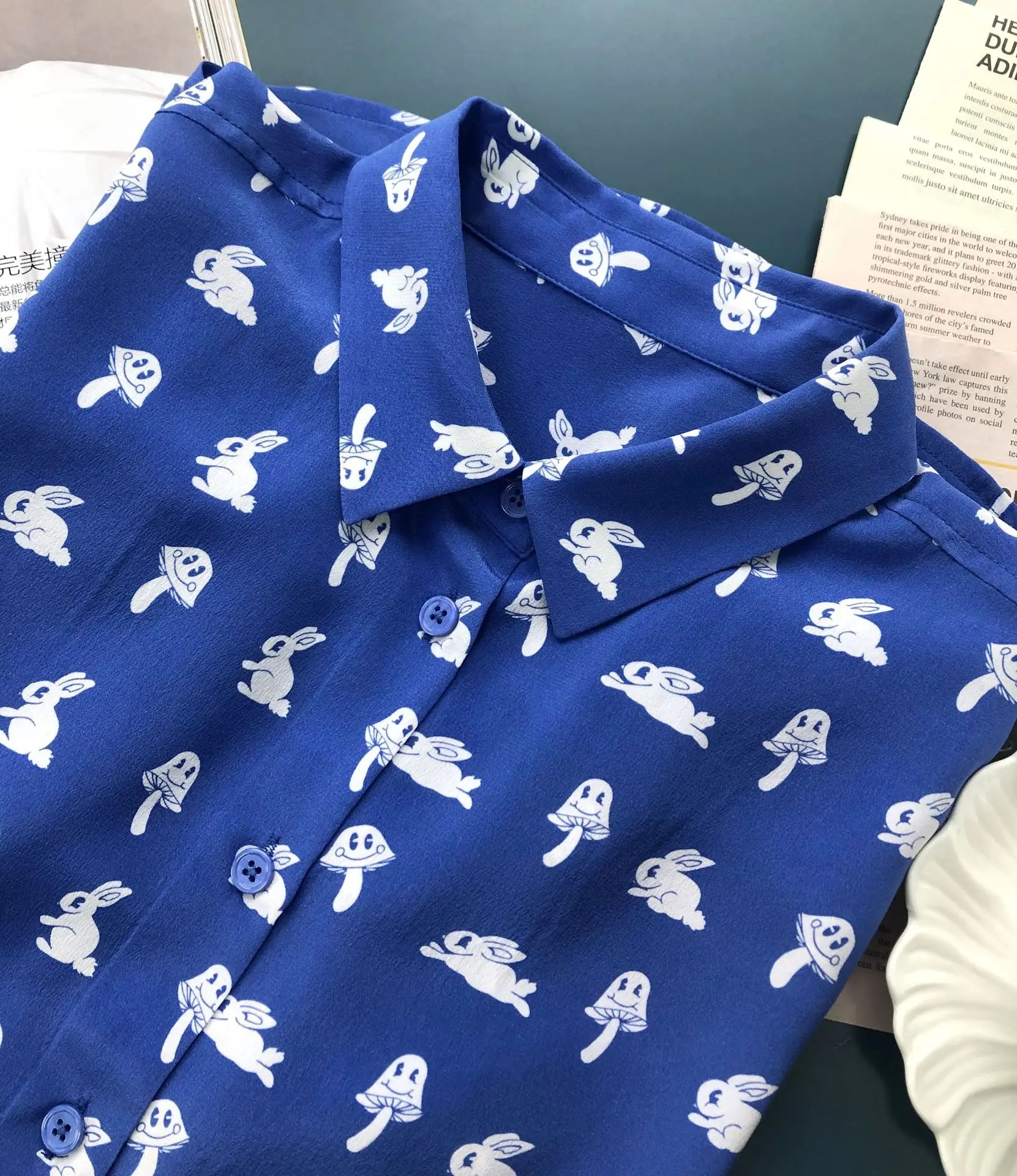 Женская рубашка с милым белым кроликом и грибом шелковая длинными рукавами