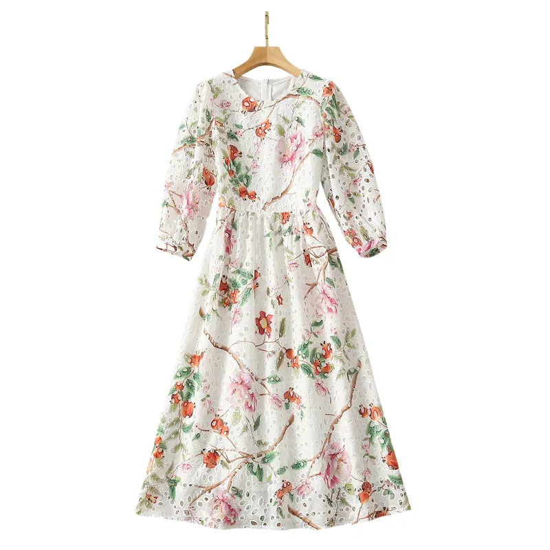 Просвечивающее ажурное весеннее платье-трапеция размера плюс с круглым вырезом