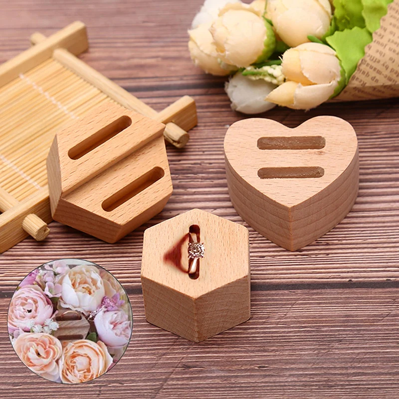 

New Wooden Hexagon heart-shaped Ring Display Stand Couples Rings Jewelry Holder Gift