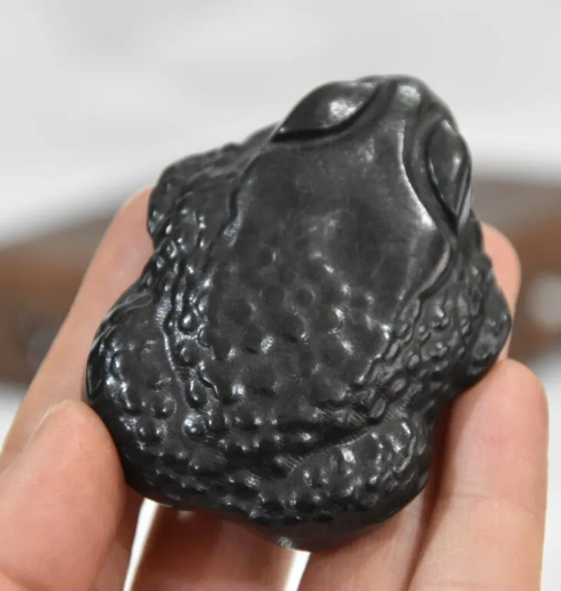 

Статуя Hongshan culture archaize из черного железа, метеорита, золота, подвеска «жаба»