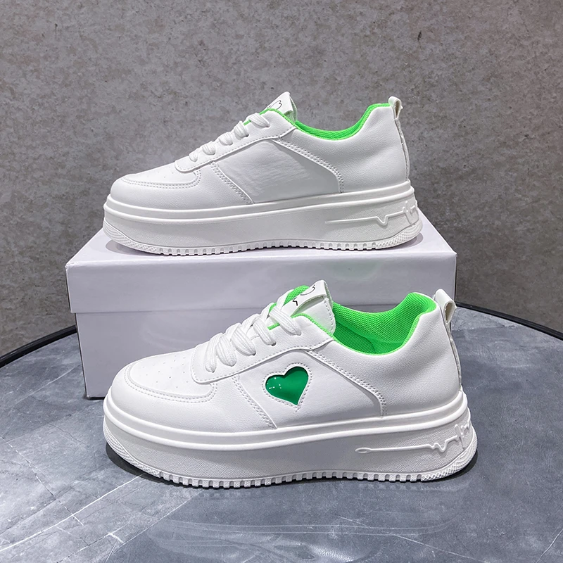 

Heart Graphic Lace-up Front Skate Shoes