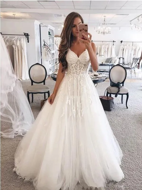 

2021 Arabric Wedding Dresses V-Neck Appliques A Line Tulle Sweep Train Country Bridal Gowns Elegant Castle Vestidoe De Noiva
