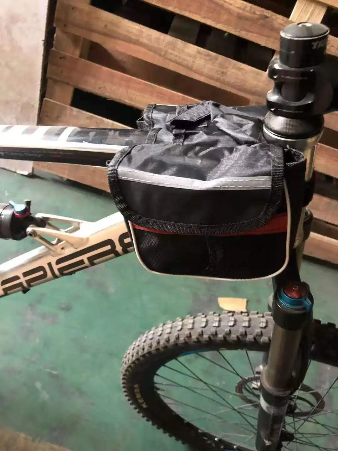 

Claire Bike Pack Large Capacity Waterproof Bike Pack Two-way Zipper Free Installation