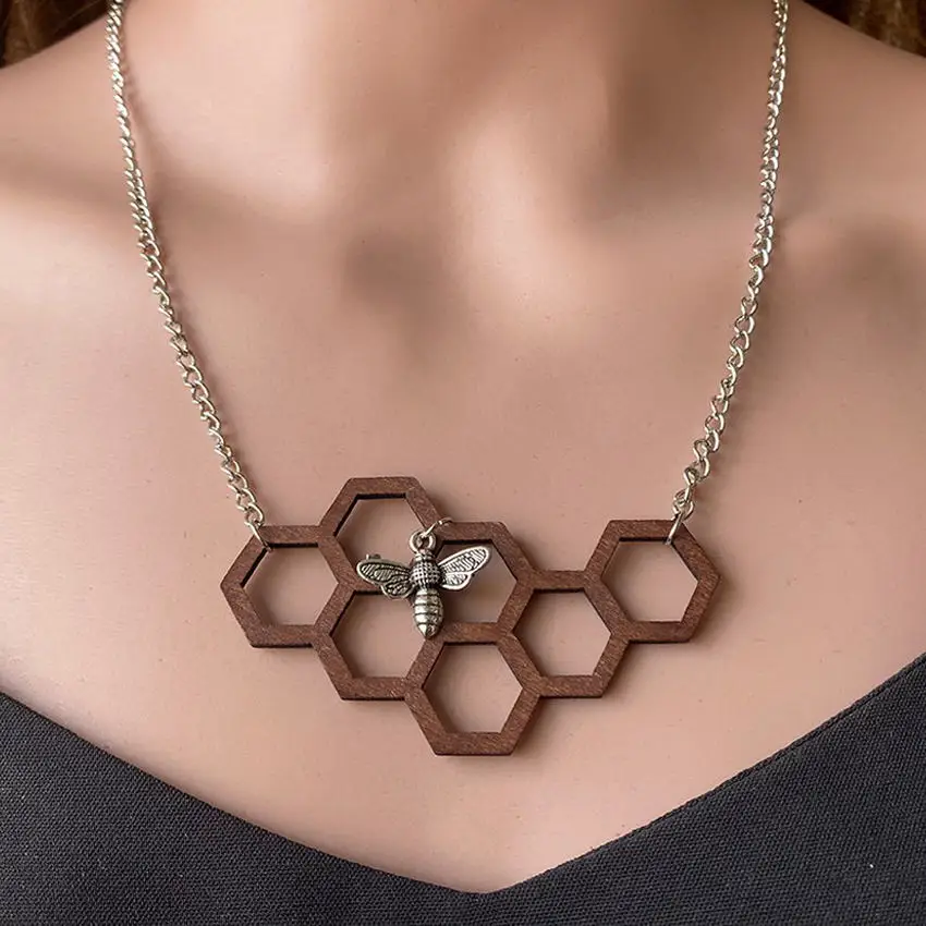 Шмель и древесина соты ожерельлье для женщин лазерная резка древесины пчеловода