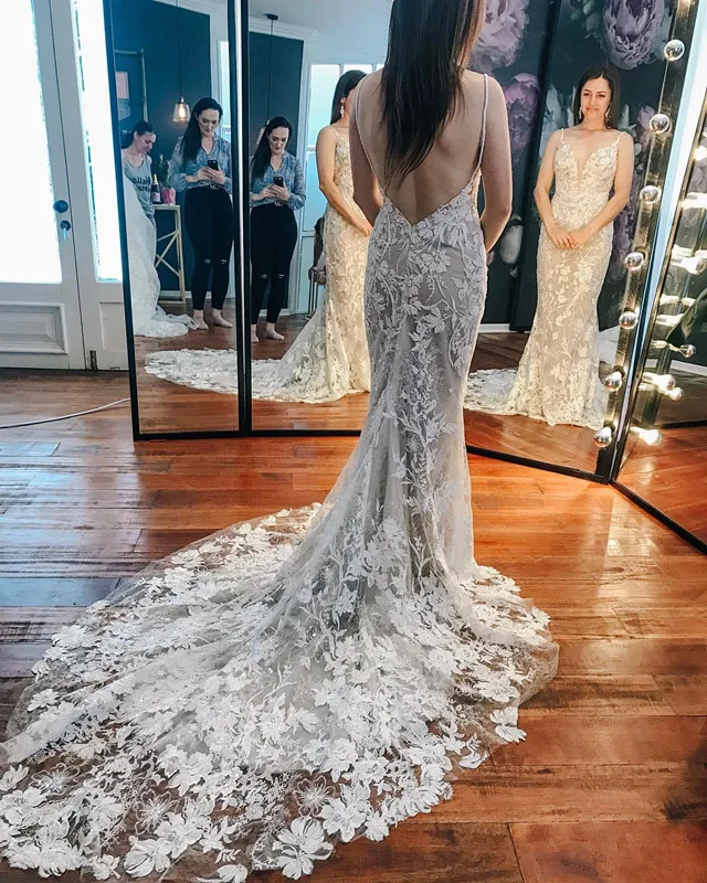 

Sexy Mermaid Cathedral Train Wedding Dresses 2020 V-neck Lace Applique Floral Backless Spaghetti Princess Bride Wedding Gown
