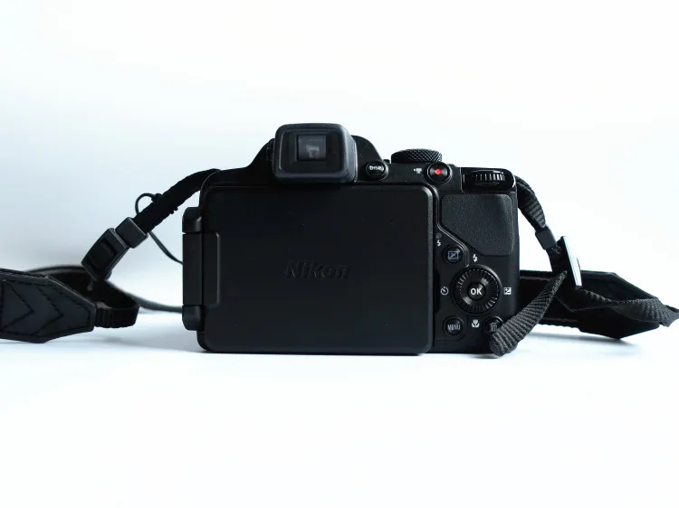 Бывшая в употреблении цифровая камера Nikon COOLPIX P520 1080 МП Full HD p видео Встроенный GPS 42x