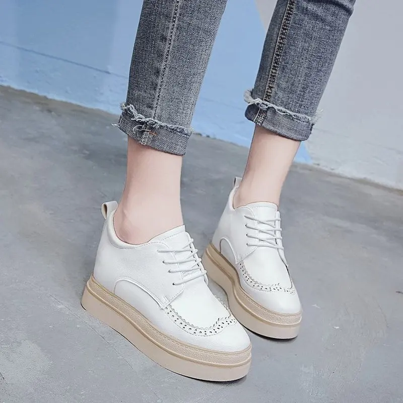 Новинка Женская обувь Кожаные кроссовки на толстой платформе со шнуровкой
