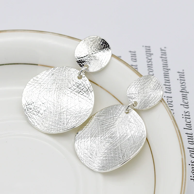 AENSOA, корейские новые позолоченные винтажные большие висячие серьги с геометрическим круглым кулоном, металлические серьги для женщин, массивные ювелирные изделия