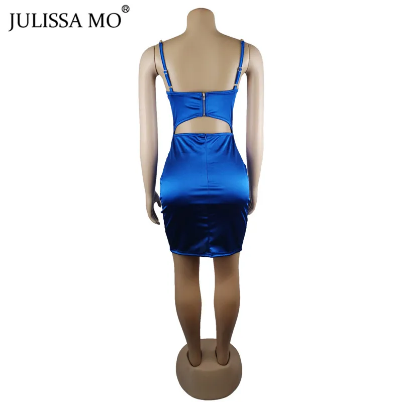 Женское атласное мини платье JULISSA MO с металлической цепочкой на тонких