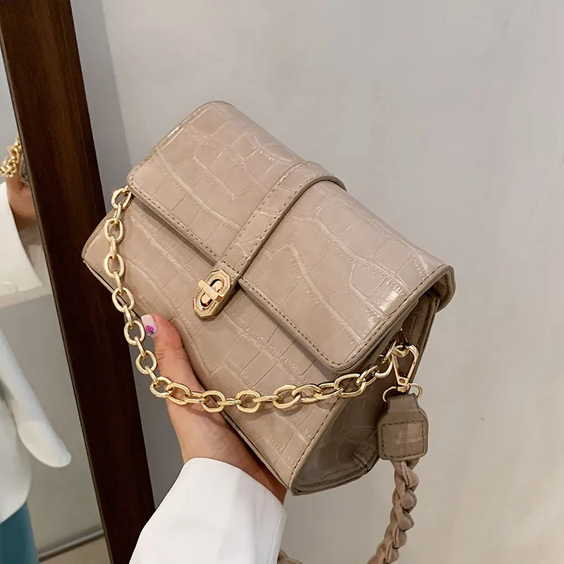 Модная женская сумка через плечо с металлическими цепочками Классическая