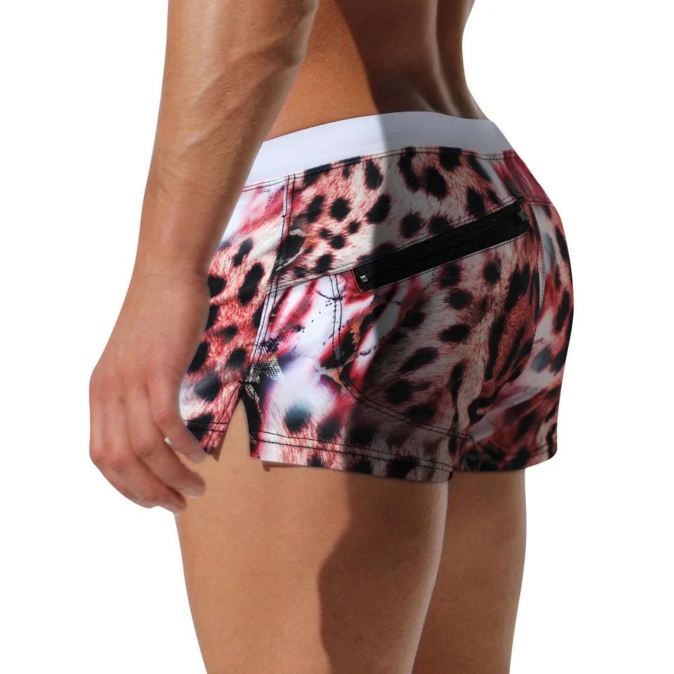 Футболка с бабочками на молнии карманами представляет Модные мужские купальники