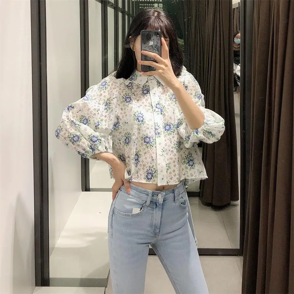 

Autumn 2020 new temperament was thin and short paragraph lapel floral printed bubble sleeve top