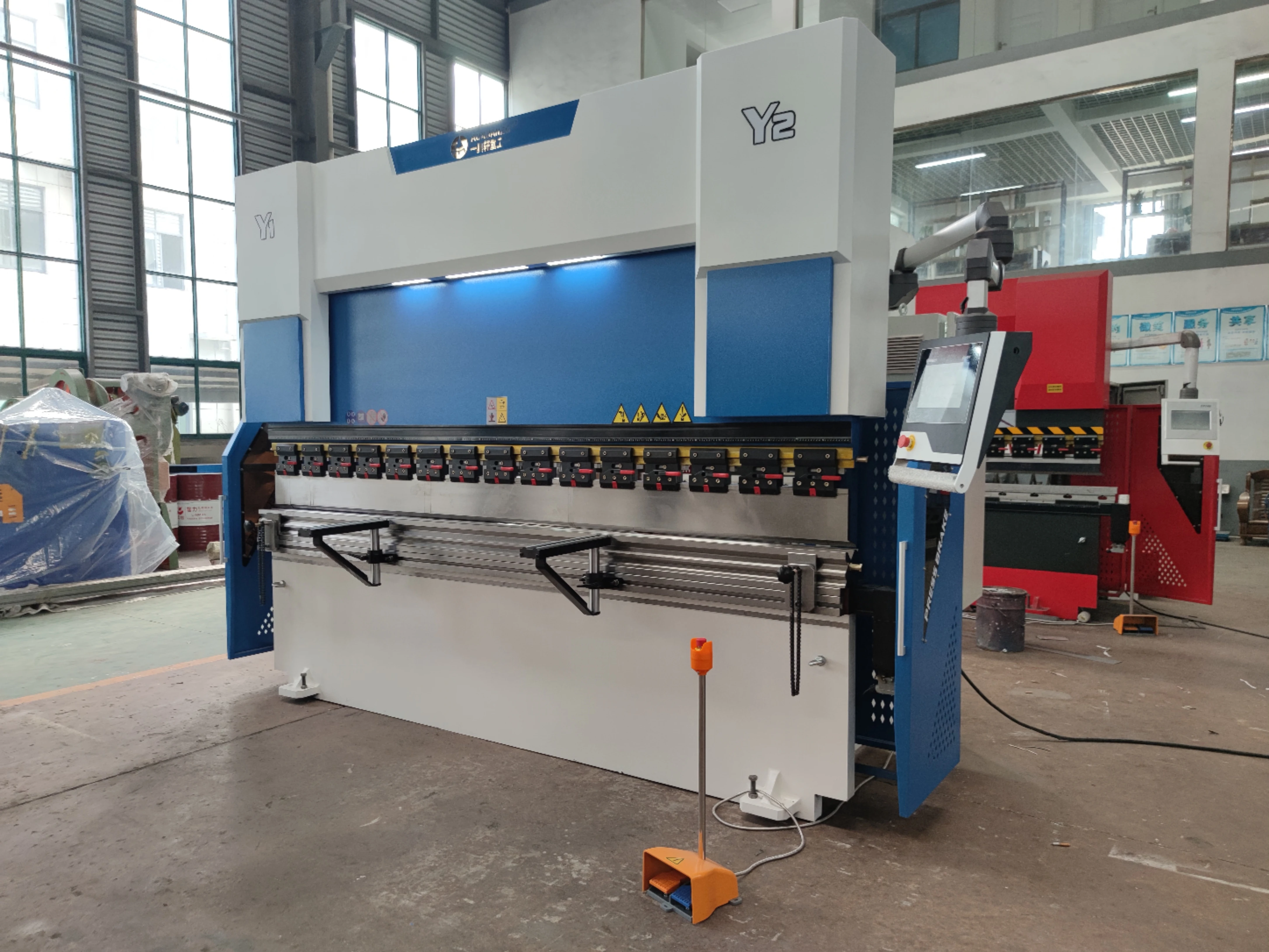 Горячая Распродажа 110ton 4 + 1 Axis CNC гидравлический листогибочный пресс с системой