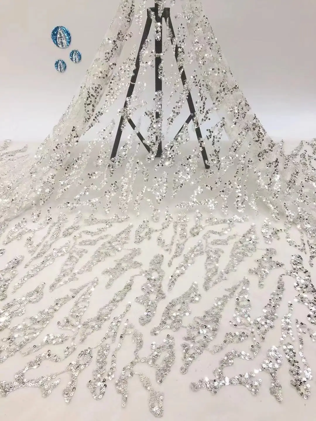 

French beaded sequins high quality lace fabric 5 yards 2021 latest fashion embroidered tulle lace fabric FJ-046