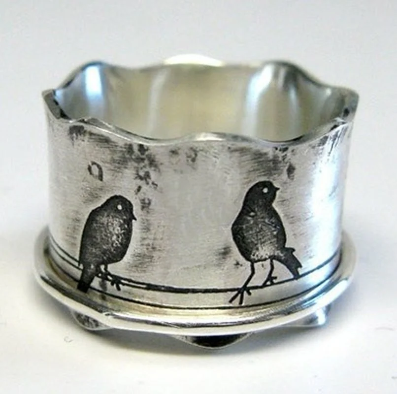 

Finger fire Forest bird wide face retro ring