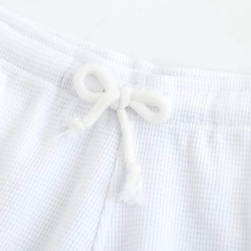 Женские спортивные шорты с вышитыми буквами | Женская одежда